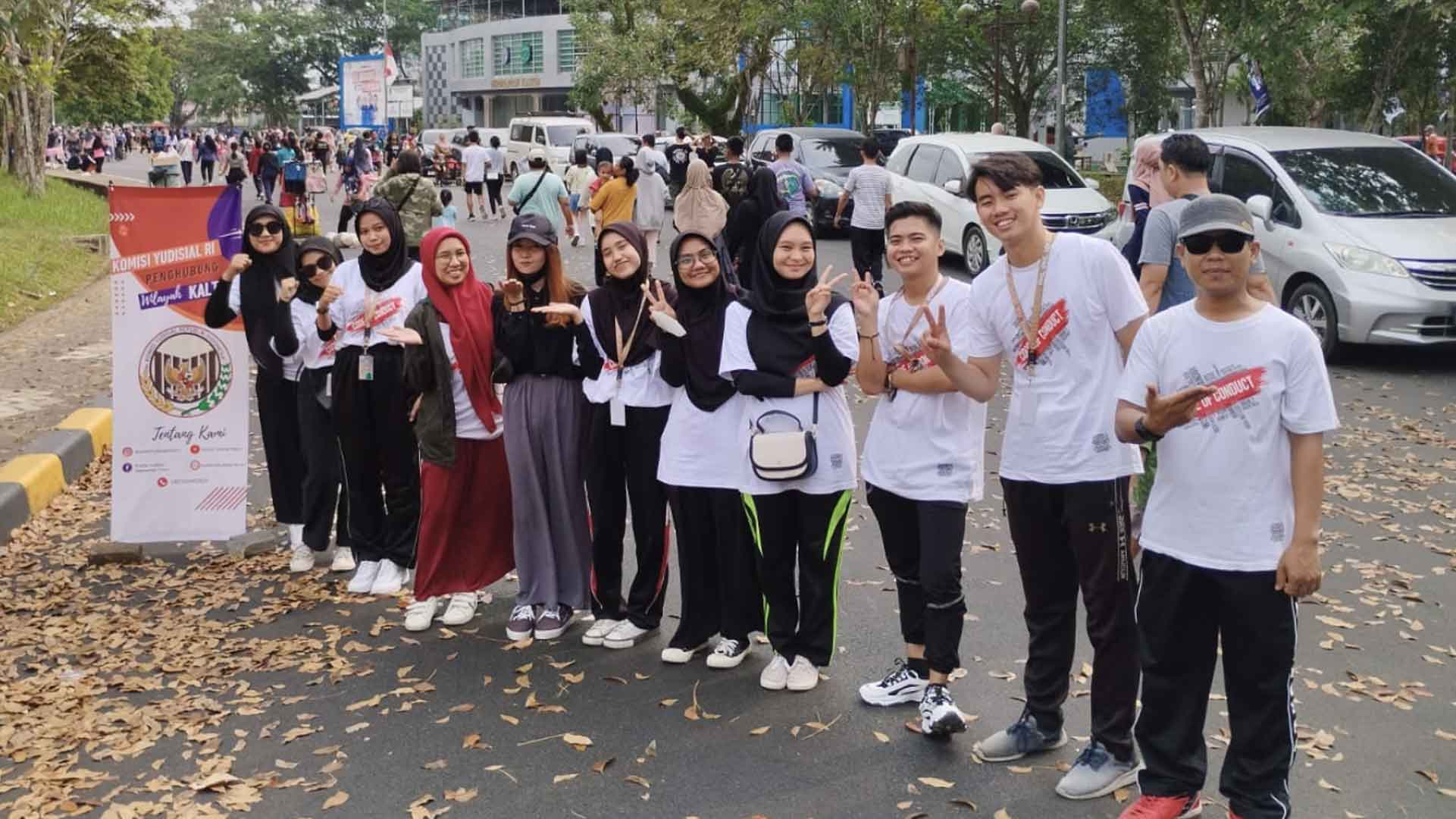 Penghubung KY Wilayah Kalimantan Timur Ikuti Jalan Santai Sambil Kampanye Peradilan Bersih
