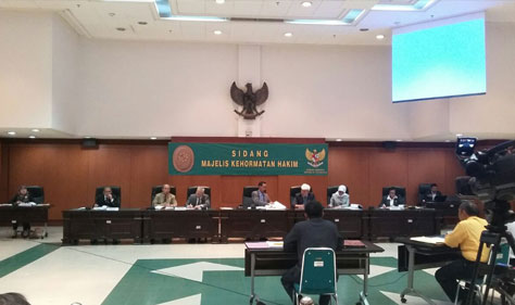 Terbukti Gratifikasi, Hakim F Diberhentikan dengan Hormat Terbukti Gratifikasi, Hakim F Diberhentikan dengan Hormat