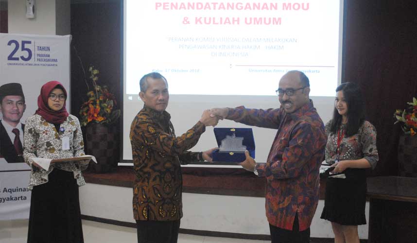 KY Dorong Mahasiswa Pantau Persidangan Lewat Program KKN KY Dorong Mahasiswa Pantau Persidangan Lewat Program KKN