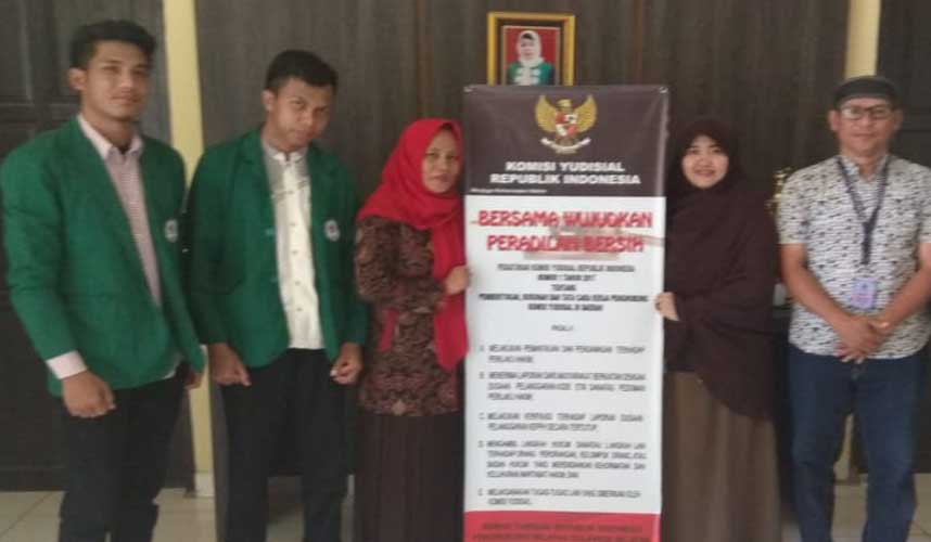 Penghubung KY Sulsel Kunjungi PN dan PA Sengkang