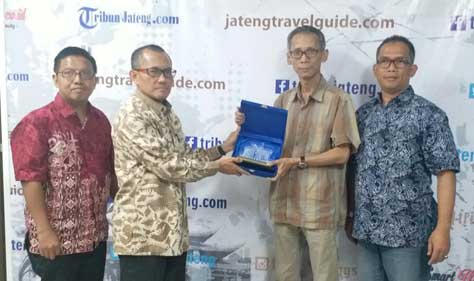 KY Silaturahmi ke Tribun Jateng KY Silaturahmi ke Tribun Jateng