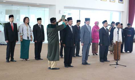 Sekjen KY Lantik Dua Kepala Biro Baru Sekjen KY Lantik Dua Kepala Biro Baru