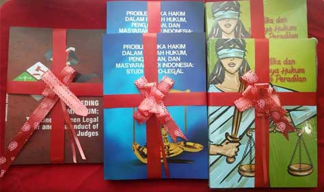 HUT ke-12, KY Luncurkan Tiga Buku HUT ke-12, KY Luncurkan Tiga Buku