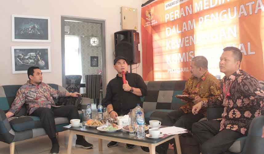 KY dan Media Perlu Bersimbiosis untuk Mewujudkan Peradilan Bersih KY dan Media Perlu Bersimbiosis untuk Mewujudkan Peradilan Bersih