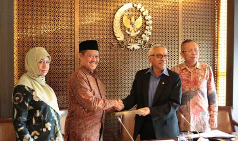 KY Serahkan Dua Calon Hakim Ad Hoc Hubungan Industrial ke DPR KY Serahkan Dua Calon Hakim Ad Hoc Hubungan Industrial ke DPR
