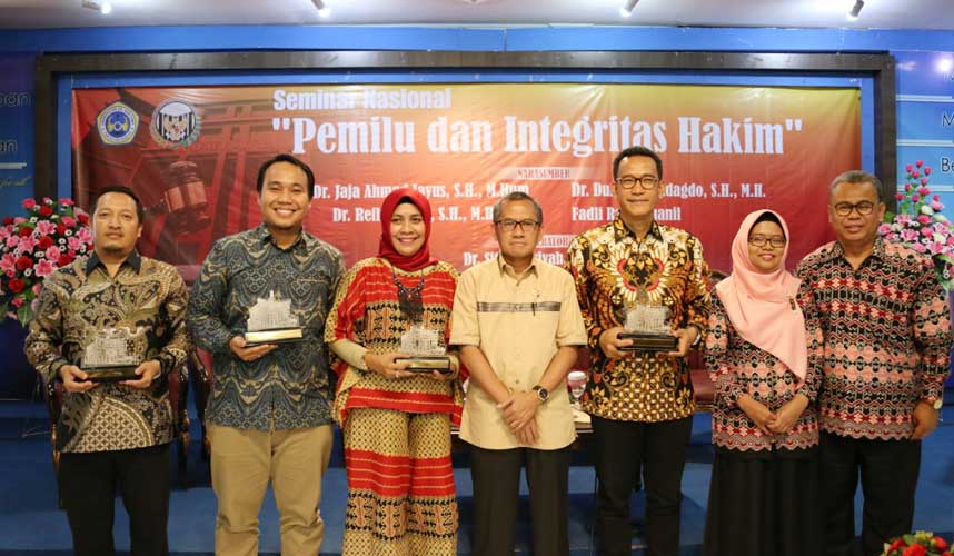 KY dan Unitomo Gelar Seminar Nasional Pemilu dan Integritas Hakim KY dan Unitomo Gelar Seminar Nasional Pemilu dan Integritas Hakim