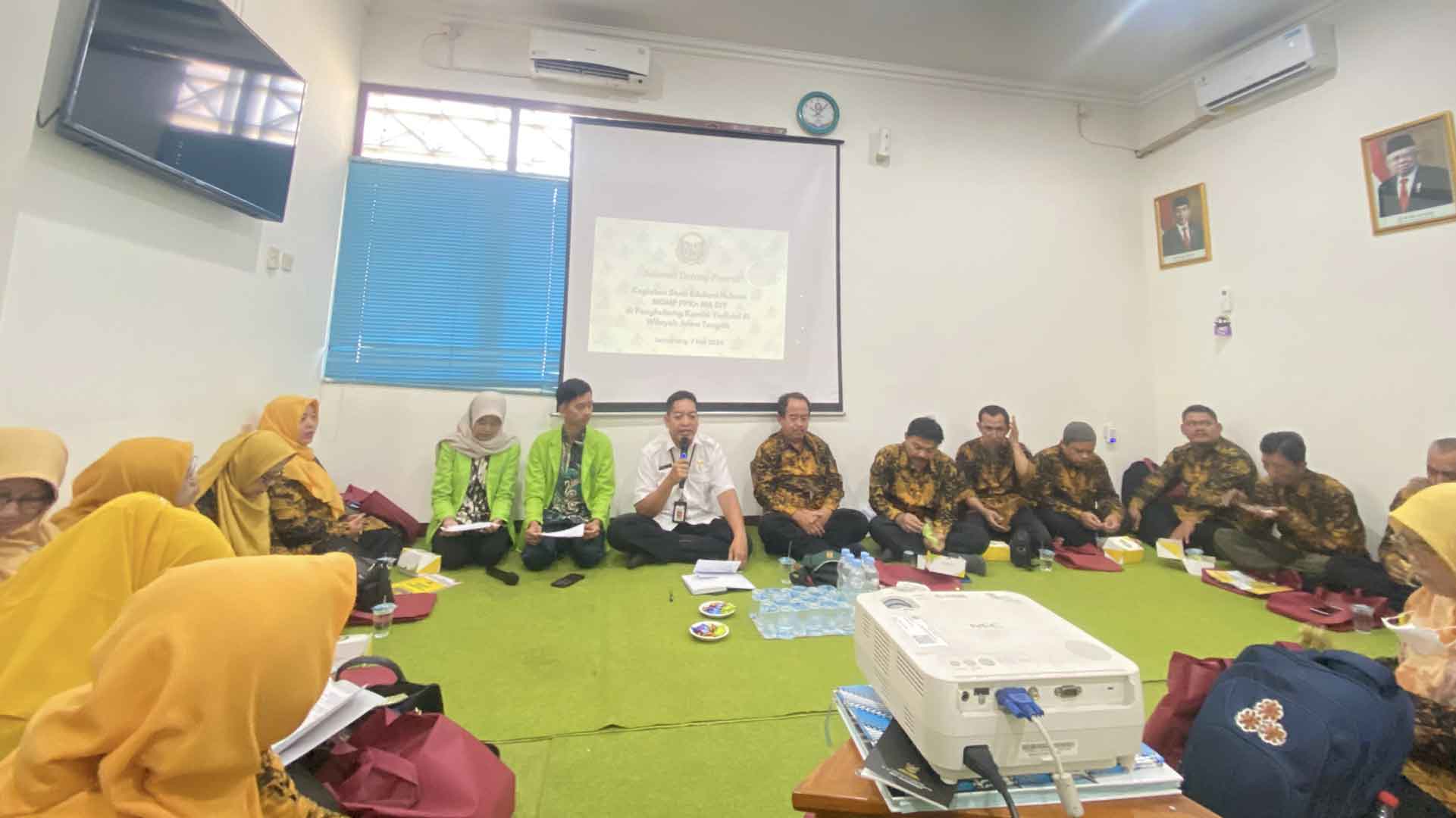 Tingkatkan Pemahaman Soal Peradilan, Guru MGMP PPKn MA DIY Kunjungi Penghubung KY Jawa Tengah Tingkatkan Pemahaman Soal Peradilan, Guru MGMP PPKn MA DIY Kunjungi Penghubung KY Jawa Tengah