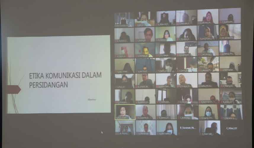 Hakim Albertina Ho Berbagi Tips Komunikasi di Persidangan Hakim Albertina Ho Berbagi Tips Komunikasi di Persidangan