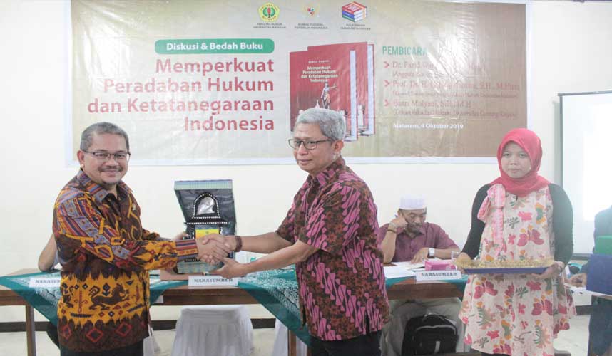 KY Gelar Diskusi dan Bedah Buku Bunga Rampai Memperkuat Peradaban Hukum dan Ketatanegaraan Indonesia KY Gelar Diskusi dan Bedah Buku Bunga Rampai Memperkuat Peradaban Hukum dan Ketatanegaraan Indonesia