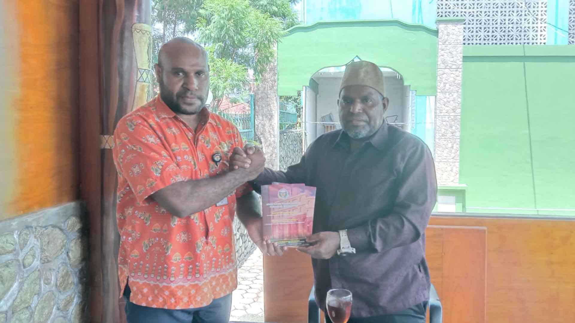 Penghubung KY Papua Pererat Silaturahmi dengan Ketua MUI Papua