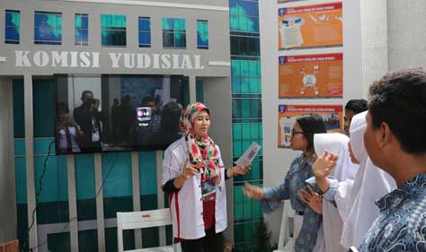 KY Semarakkan Pameran Kampung Hukum MA 2017