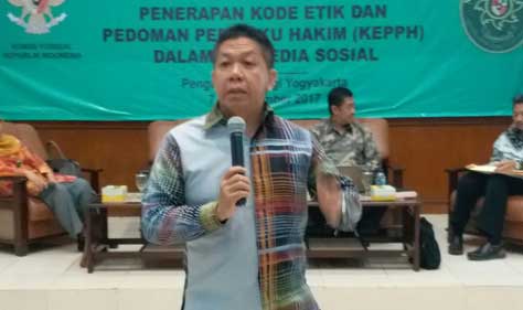 Hakim Diberi Kiat dalam Medsos