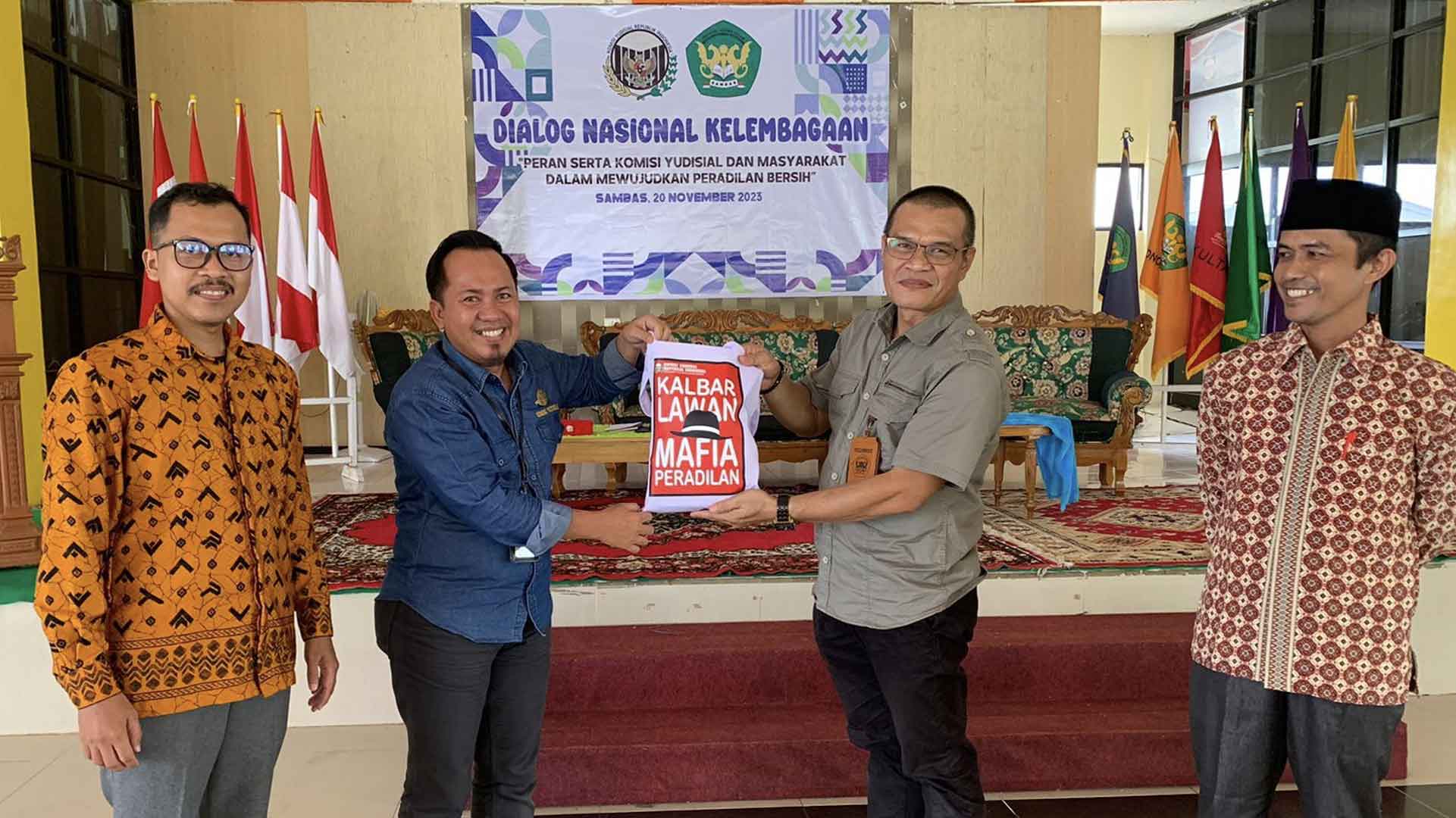 Penghubung KY Kalbar Gelar Dialog Nasional di Ujung Perbatasan Penghubung KY Kalbar Gelar Dialog Nasional di Ujung Perbatasan