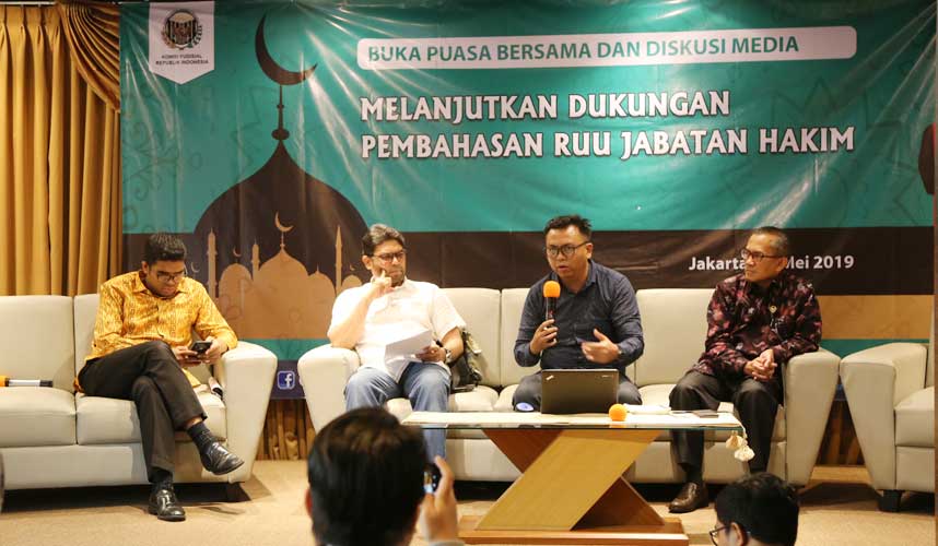 RUU Jabatan Hakim Kembalikan Kepercayaan Masyarakat Terhadap Dunia Peradilan RUU Jabatan Hakim Kembalikan Kepercayaan Masyarakat Terhadap Dunia Peradilan