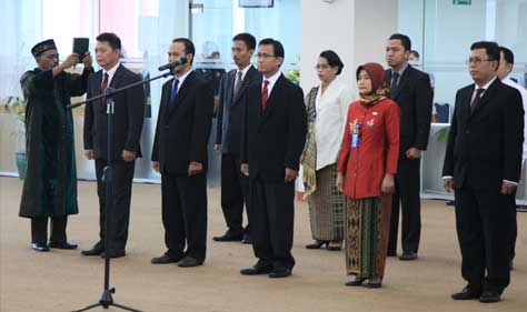 Sekjen KY Lantik Pejabat Struktural Baru Sekjen KY Lantik Pejabat Struktural Baru