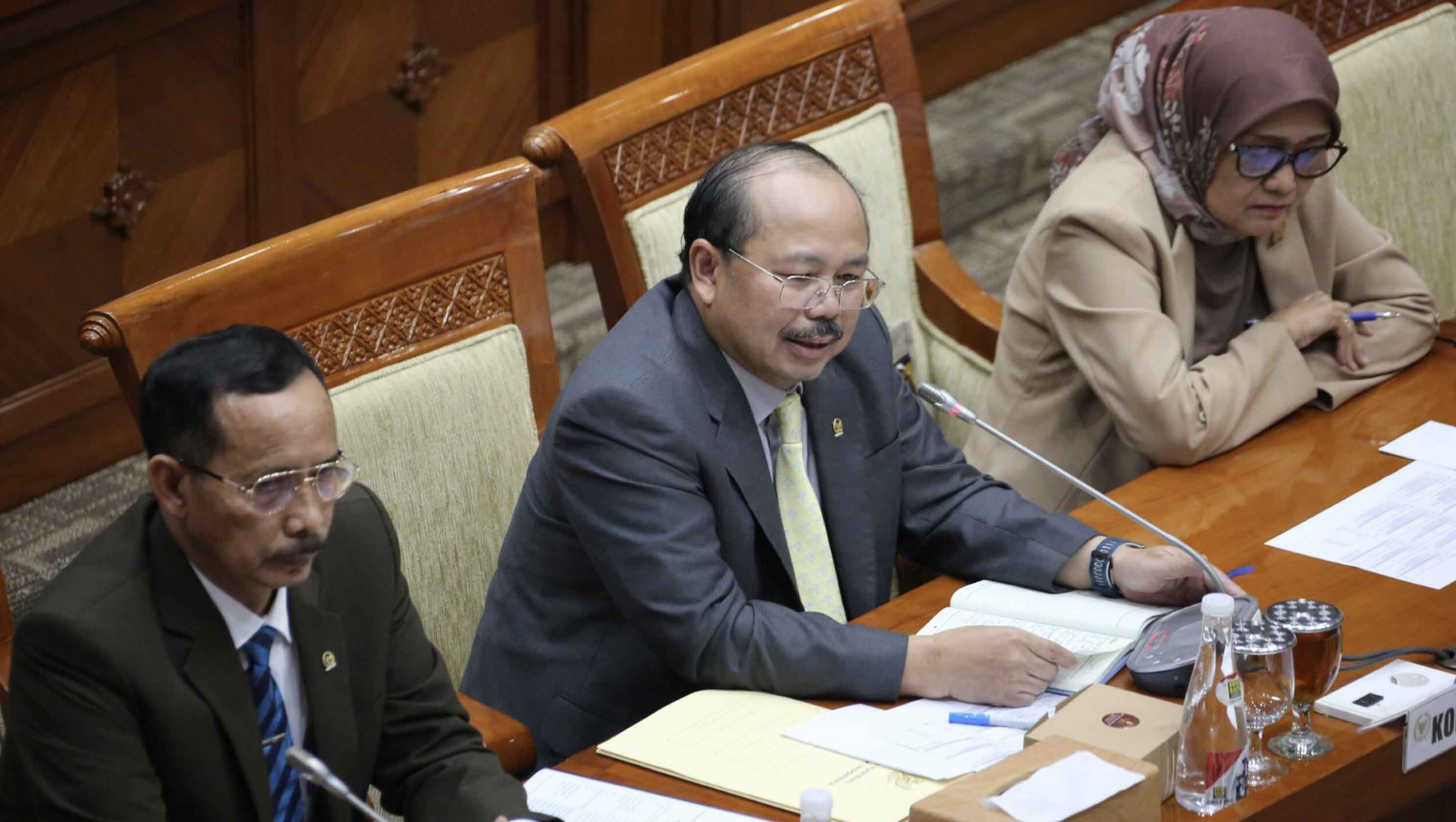 KY Rekomendasikan Majelis Hakim PN Surabaya Disanksi Pemberhentian dengan Hormat KY Rekomendasikan Majelis Hakim PN Surabaya Disanksi Pemberhentian dengan Hormat