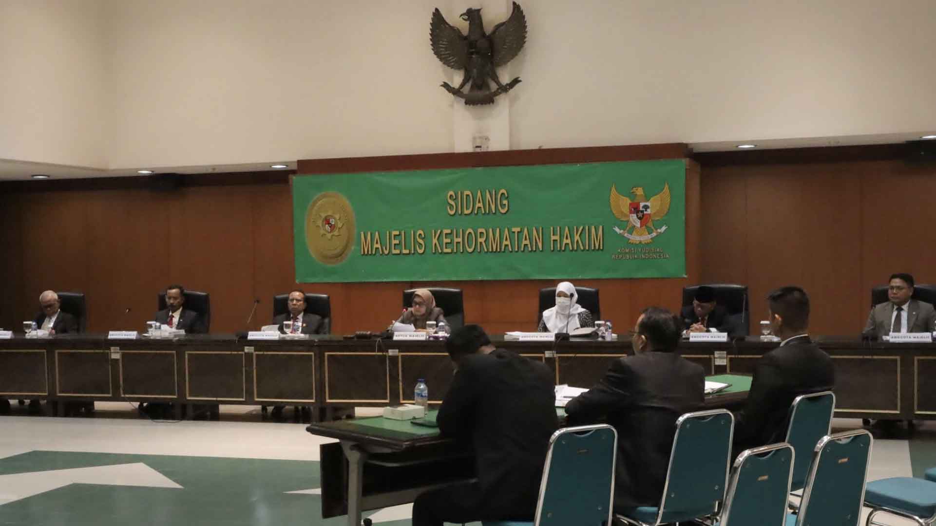 Terbukti Berselingkuh, Hakim A Diberhentikan dengan Hak Pensiun