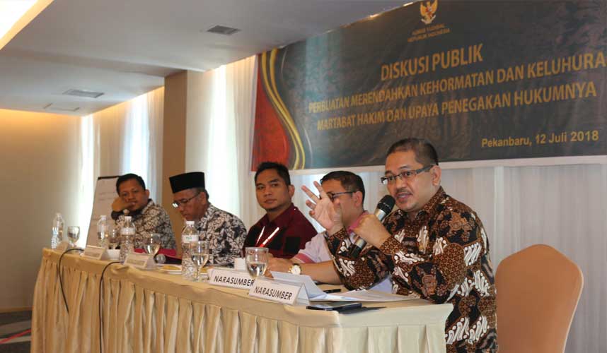 KY Ajak Masyarakat Jaga Sakralitas dan Kemuliaan Hakim di Pengadilan KY Ajak Masyarakat Jaga Sakralitas dan Kemuliaan Hakim di Pengadilan