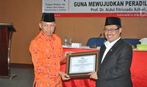 Independensi dan Akuntabilitas Saling Melengkapi Independensi dan Akuntabilitas Saling Melengkapi