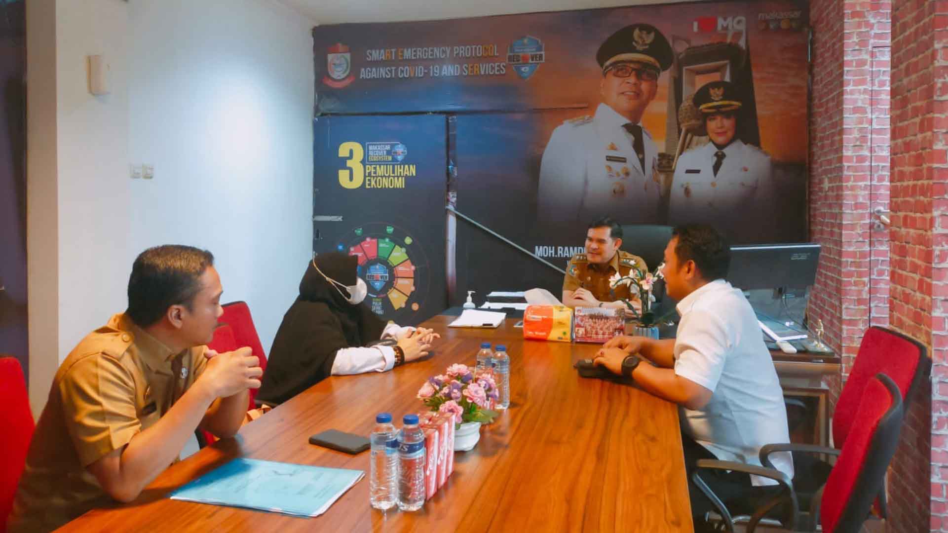 Penghubung KY Sulsel dan Camat Mamajang Bahas Sosialisasi di Lorong Wisata Penghubung KY Sulsel dan Camat Mamajang Bahas Sosialisasi di Lorong Wisata