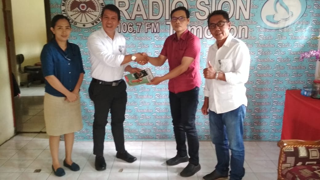 Penghubung KY Sulut Kunjungi Radio Kabar Baik 100 FM dan Radio Sion 106,7 FM