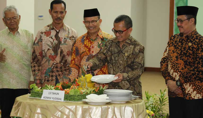 Ulang Tahun ke-13, Ketua KY Minta Jajaran Setjen KY Tingkatkan Pelayanan Publik Ulang Tahun ke-13, Ketua KY Minta Jajaran Setjen KY Tingkatkan Pelayanan Publik