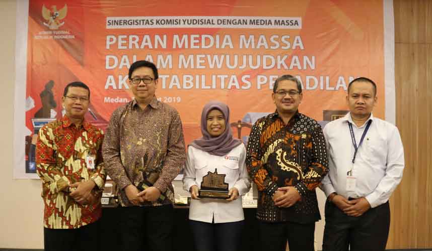 Media adalah Wasit Pemilu Media adalah Wasit Pemilu