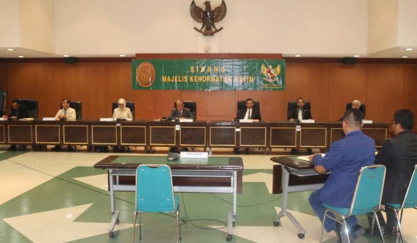 KY dan MA Tunda MKH Hakim Terlapor JWL KY dan MA Tunda MKH Hakim Terlapor JWL