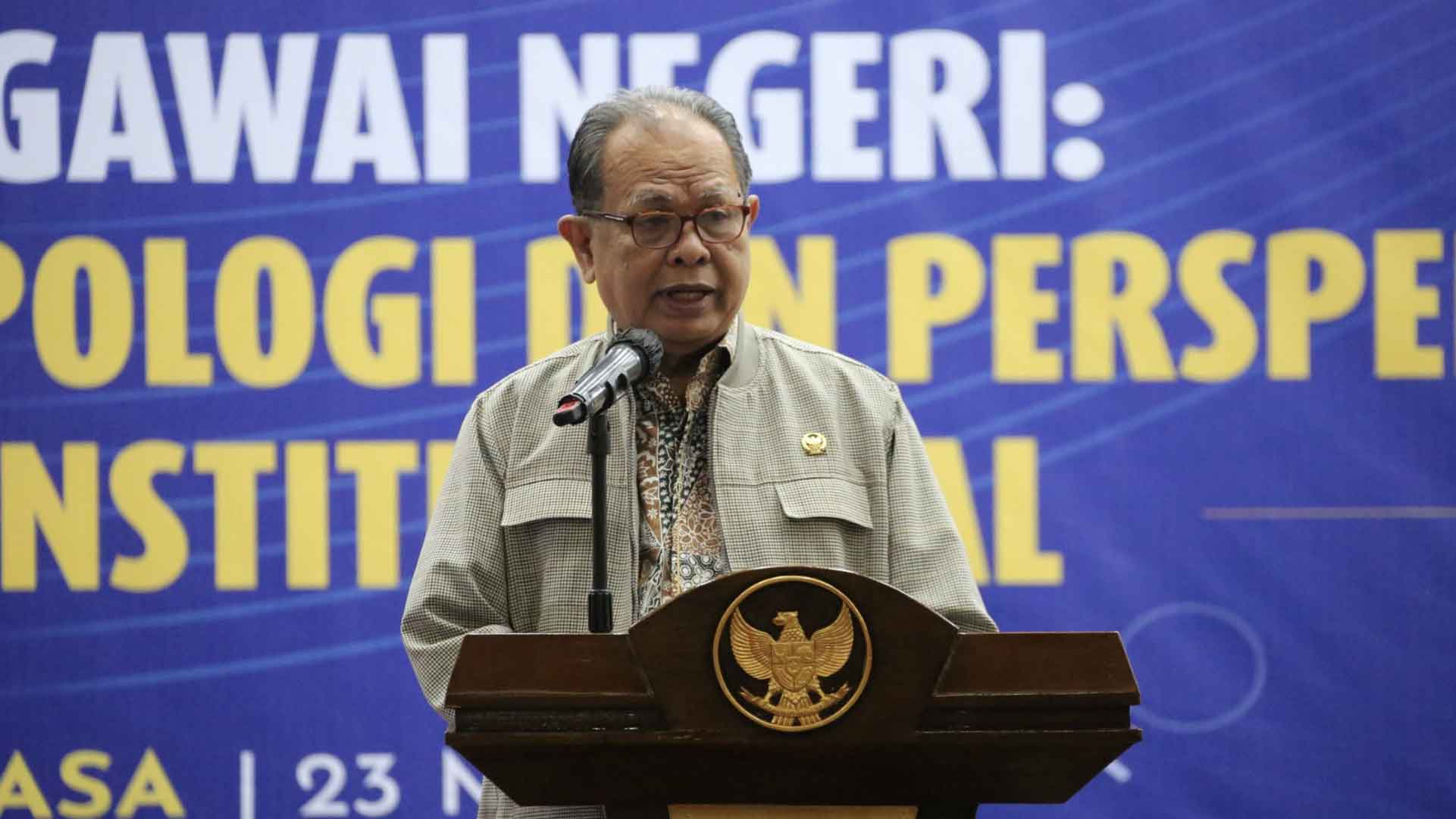 Wakil Ketua KY Harap Seminar Ruang Lingkup Tugas PNS Dijadikan Pembelajaran Wakil Ketua KY Harap Seminar Ruang Lingkup Tugas PNS Dijadikan Pembelajaran