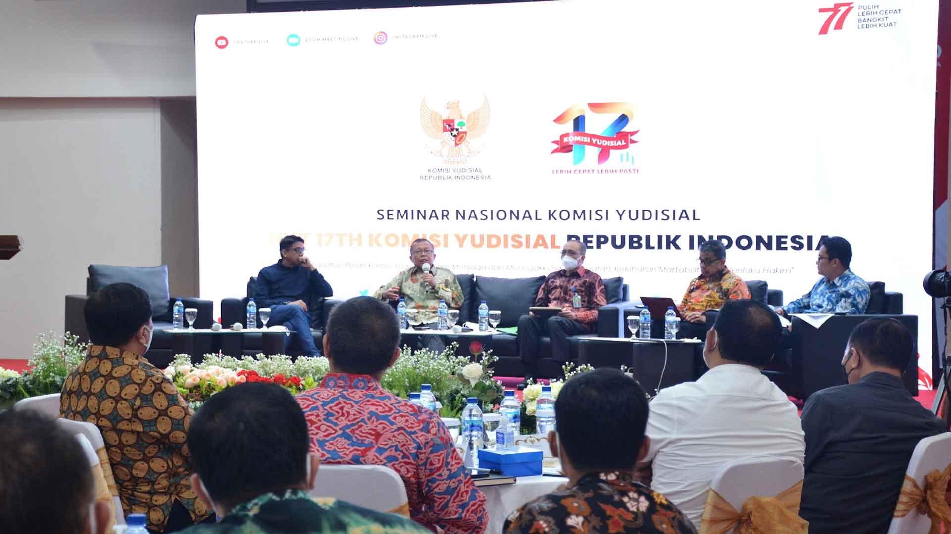 Semarak HUT KY ke-17, KY Gelar Seminar dan  Pameran Kinerja Pengawasan Hakim