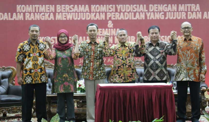 KY dan Mitra Tandatangani Komitmen Bersama Wujudkan Peradilan Jujur dan Adil KY dan Mitra Tandatangani Komitmen Bersama Wujudkan Peradilan Jujur dan Adil