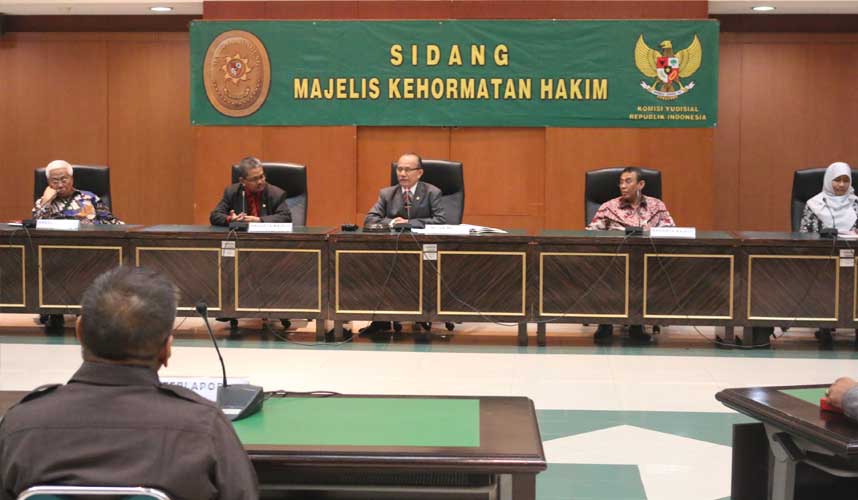 Sidang MKH Hakim JWL Kembali Ditunda