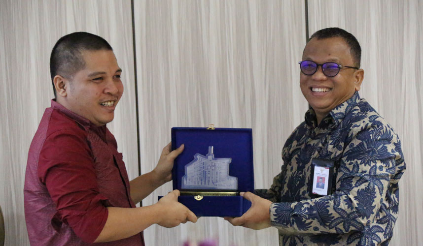 Sekjen KY Sambangi Redaksi Manado Post Perkuat Komunikasi Kelembagaan Sekjen KY Sambangi Redaksi Manado Post Perkuat Komunikasi Kelembagaan