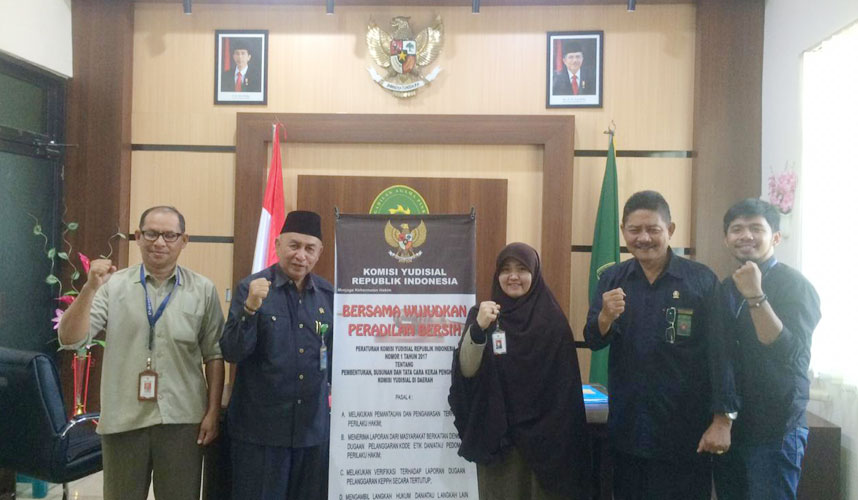 Penghubung KY Sulsel Sosialisasikan Wewenang dan Tugas KY ke PA Pinrang Penghubung KY Sulsel Sosialisasikan Wewenang dan Tugas KY ke PA Pinrang