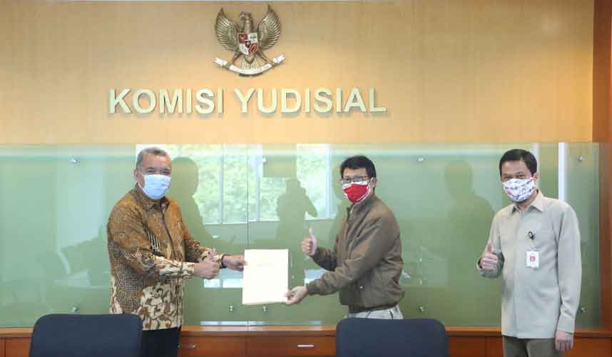 Jalankan Putusan PTUN Jakarta, PPID KY Serahkan Dokumen ke Pengacara David Tobing Jalankan Putusan PTUN Jakarta, PPID KY Serahkan Dokumen ke Pengacara David Tobing