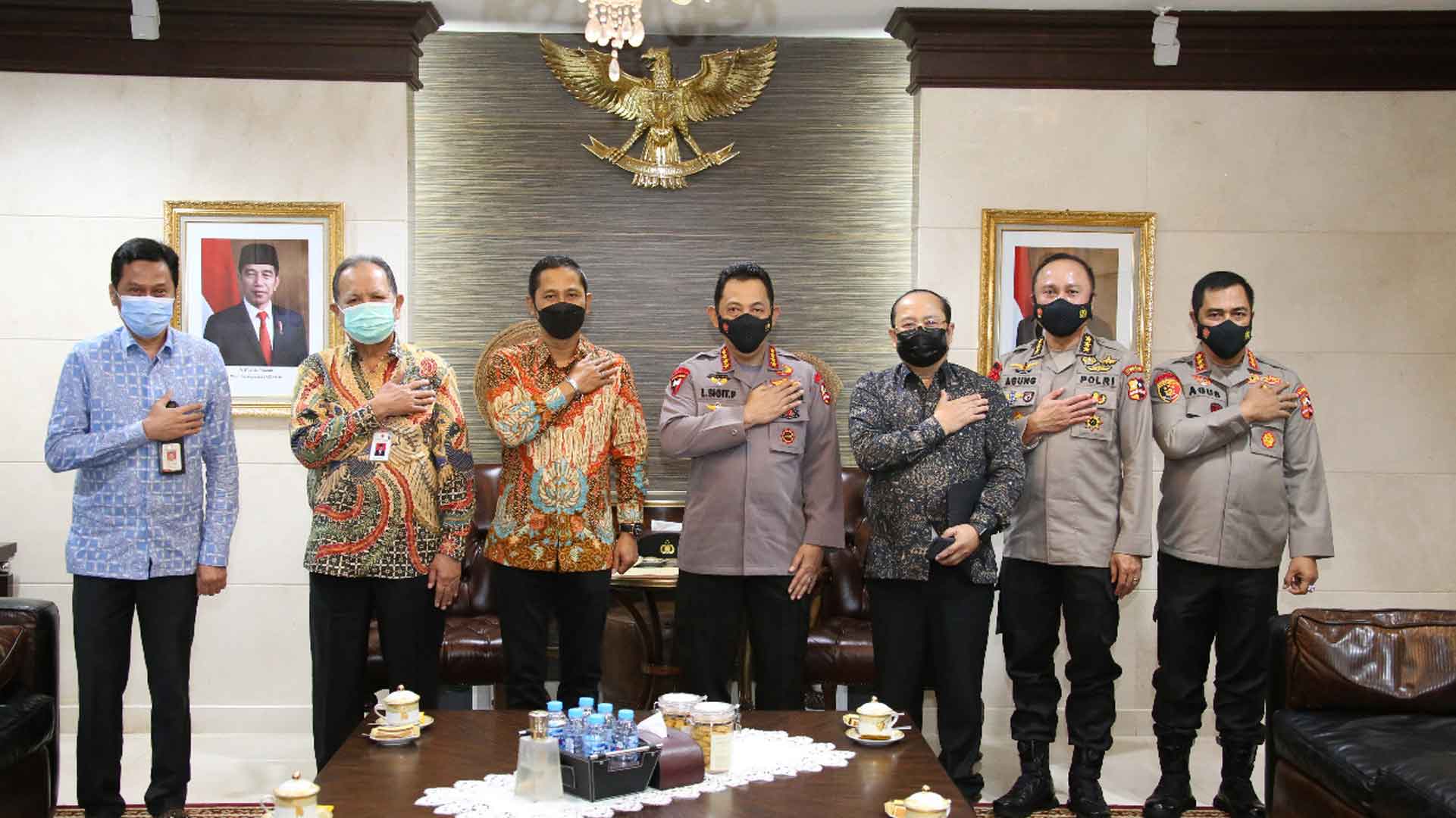 Ketua KY Bertemu Kapolri Bahas Sinergisitas Lembaga Ketua KY Bertemu Kapolri Bahas Sinergisitas Lembaga