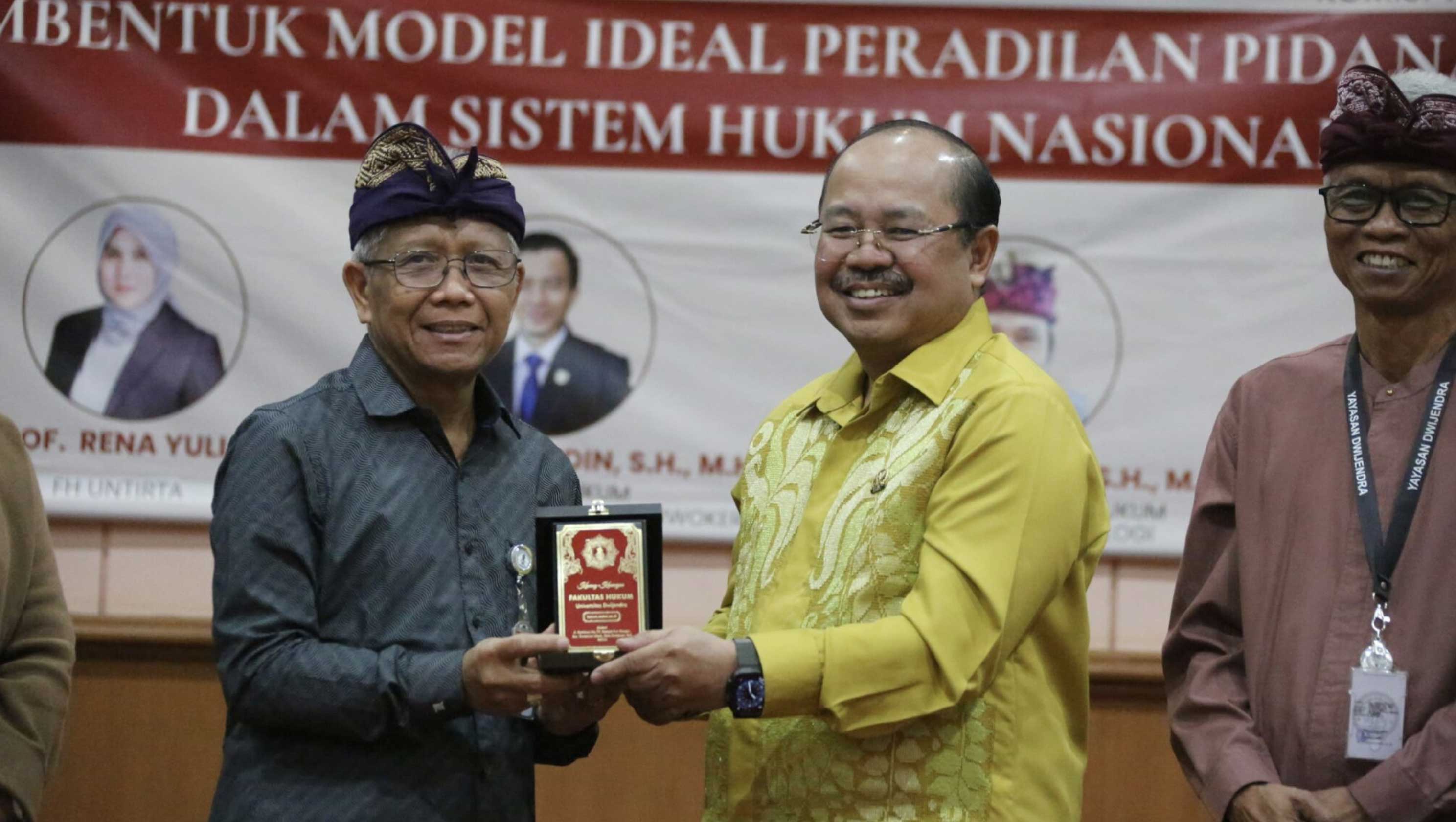 Kepercayaan Publik Terhadap Peradilan Rendah Karena Tak Mampu Serap Hukum Adat Kepercayaan Publik Terhadap Peradilan Rendah Karena Tak Mampu Serap Hukum Adat