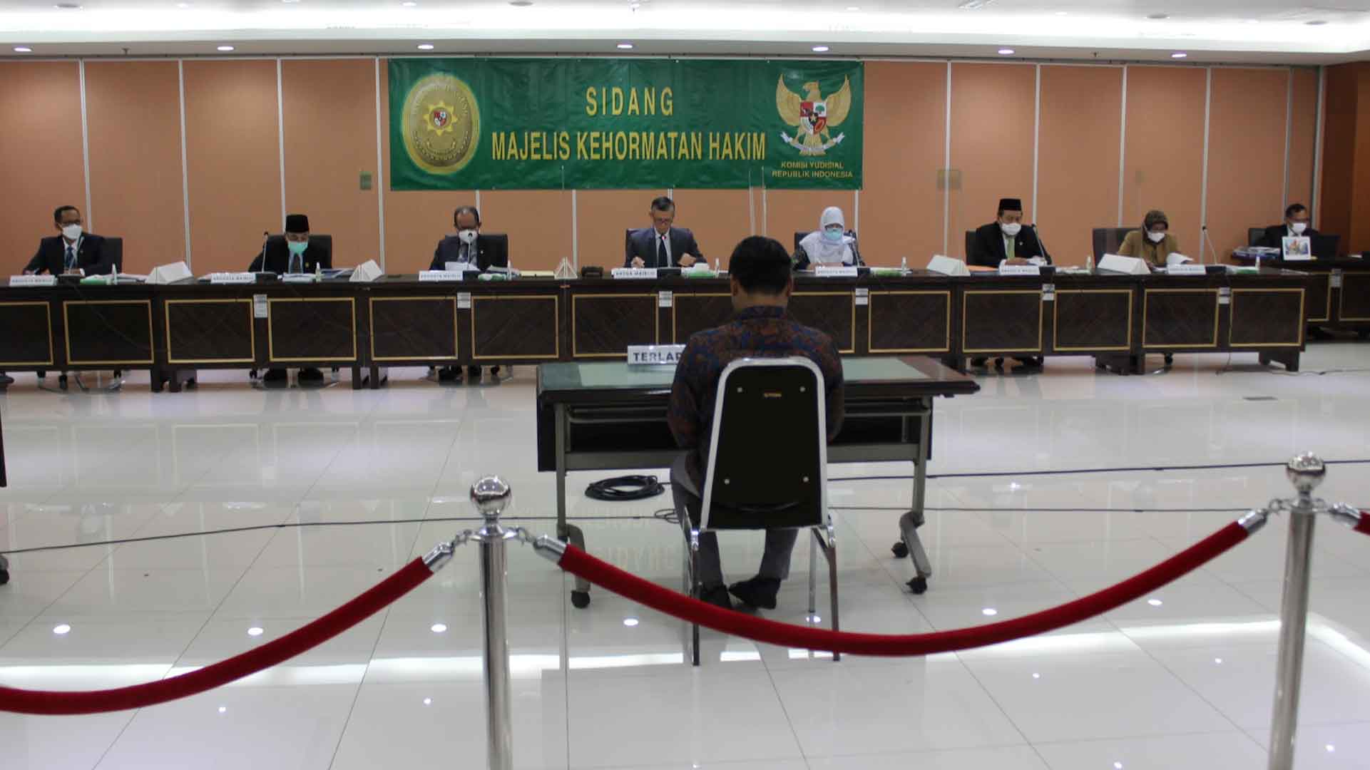 KY dan MA Gelar Dua Sidang MKH: Satu Hakim Diberhentikan dengan Tidak Hormat KY dan MA Gelar Dua Sidang MKH: Satu Hakim Diberhentikan dengan Tidak Hormat
