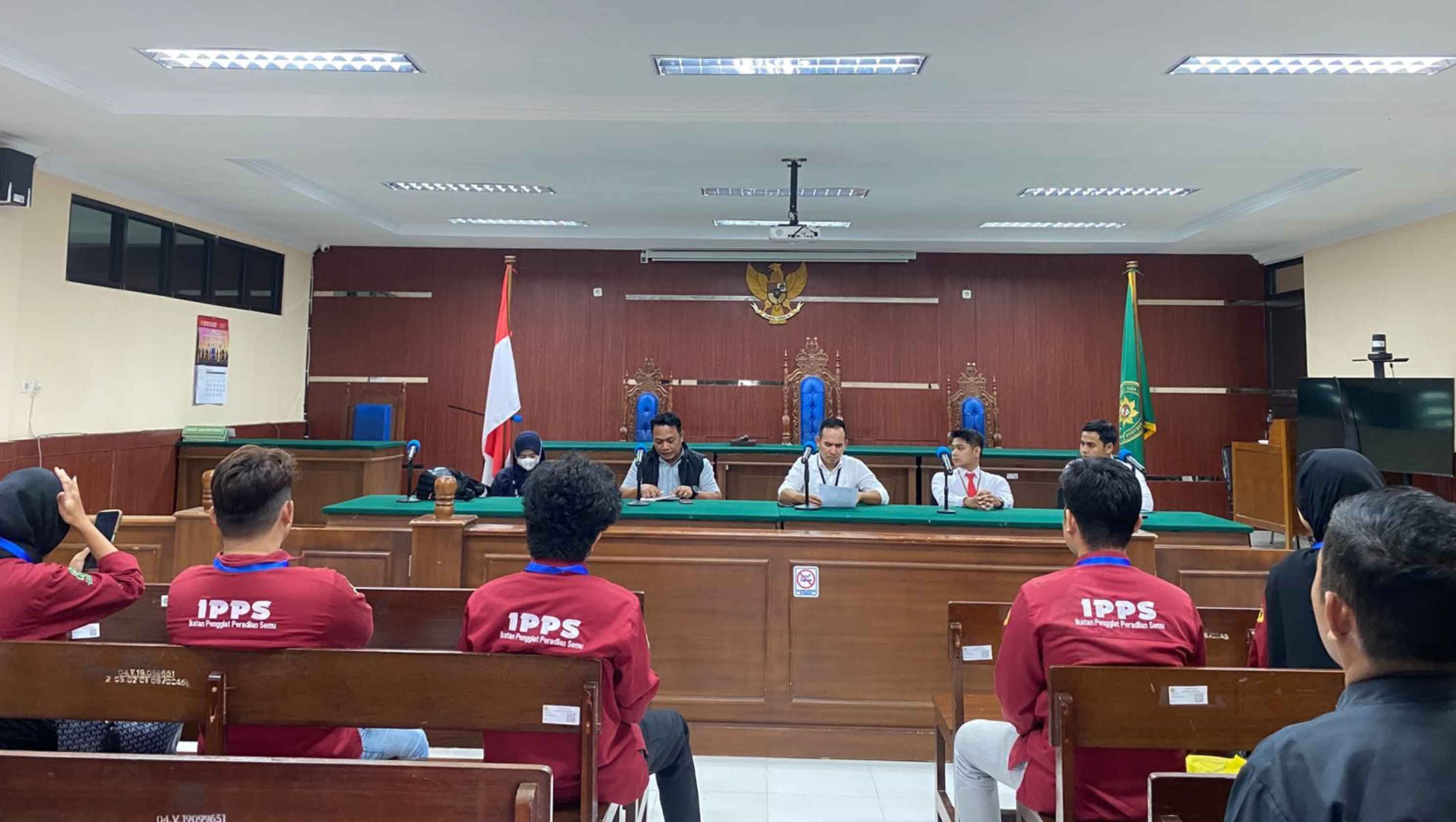 Penghubung KY Sulsel Ajak Mahasiswa Magang Kunjungi PTUN Makassar