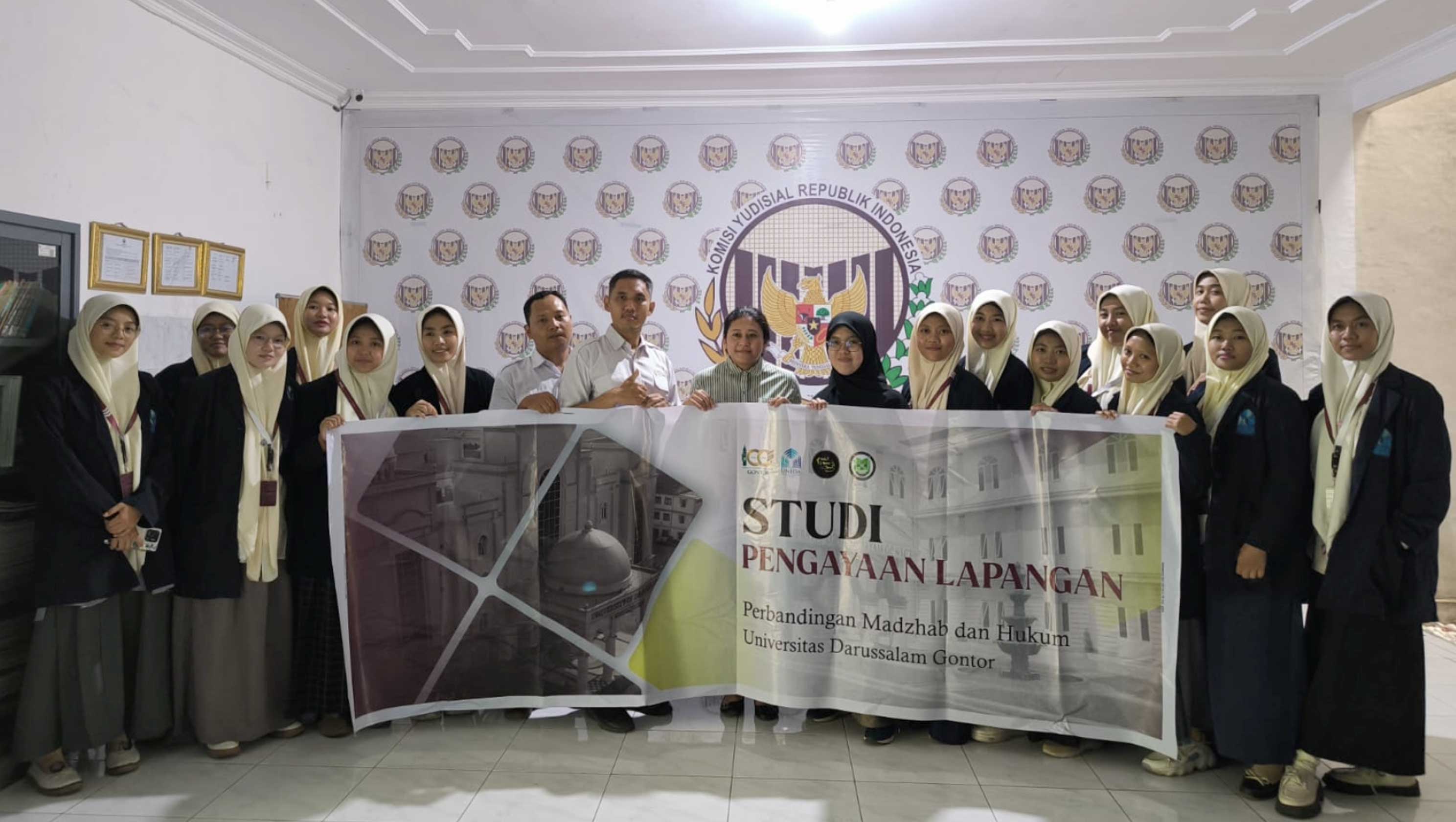 Fakultas Syari'ah Unida Gontor Studi Lapangan ke Penghubung KY Jatim Fakultas Syari'ah Unida Gontor Studi Lapangan ke Penghubung KY Jatim