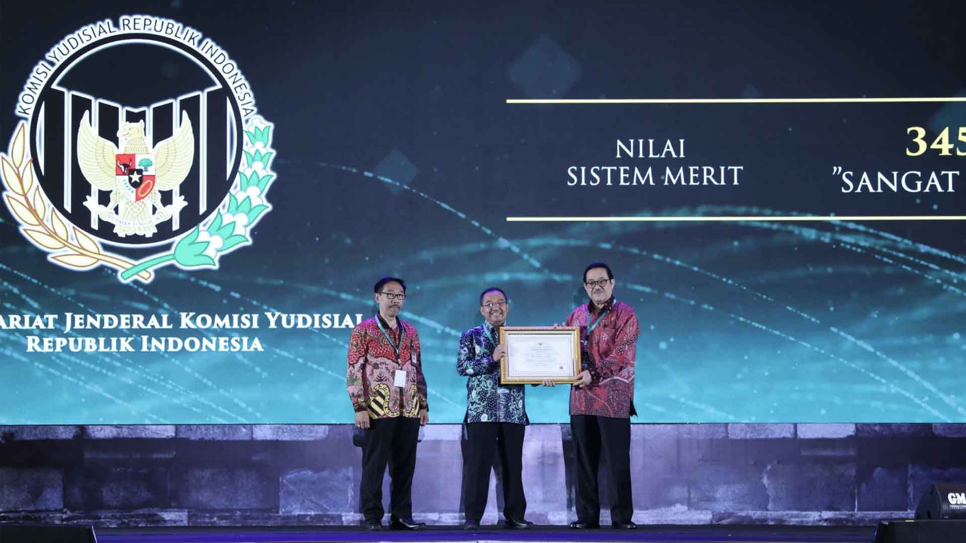 KY Terima Penghargaan Anugerah Meritokrasi Kategori Sistem Sangat Baik KY Terima Penghargaan Anugerah Meritokrasi Kategori Sistem Sangat Baik