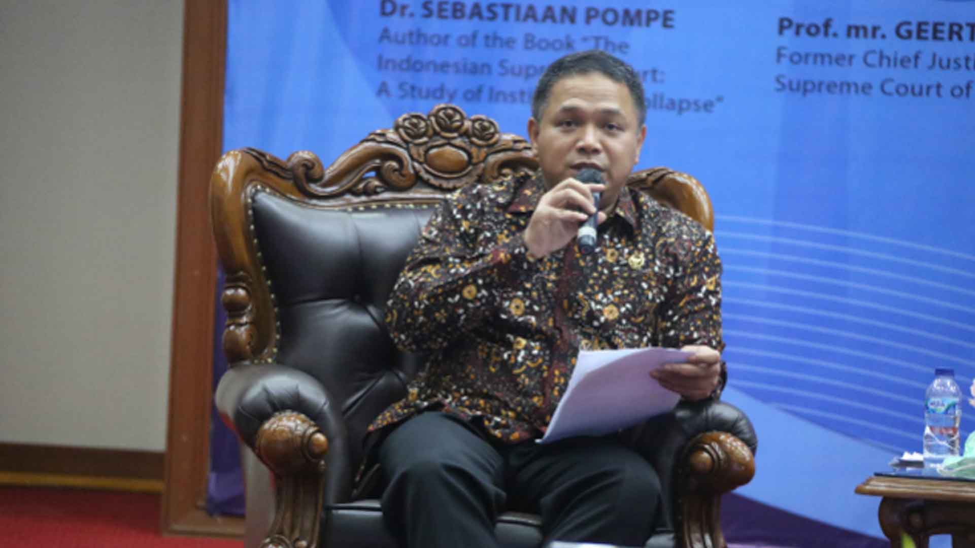 Perlu Adanya Kode Etik bagi Asisten Hakim Perlu Adanya Kode Etik bagi Asisten Hakim
