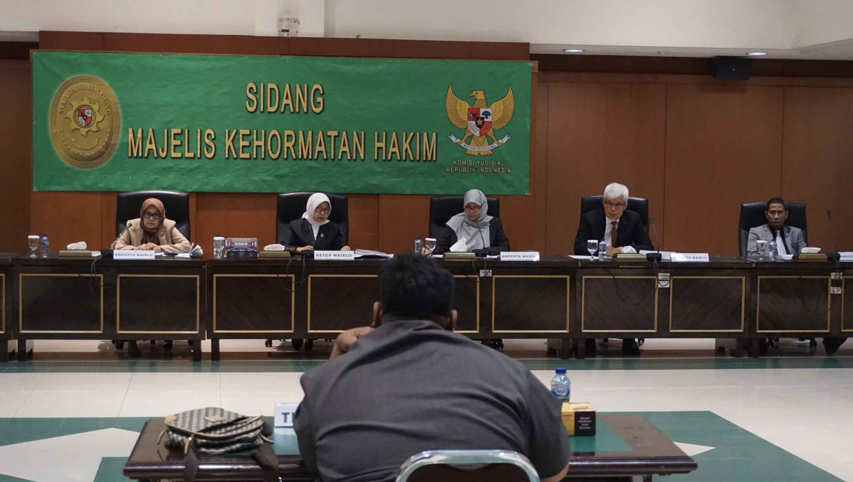 Mangkir Kerja 70 Hari, Hakim AGRG Diberhentikan sebagai Hakim Mangkir Kerja 70 Hari, Hakim AGRG Diberhentikan sebagai Hakim