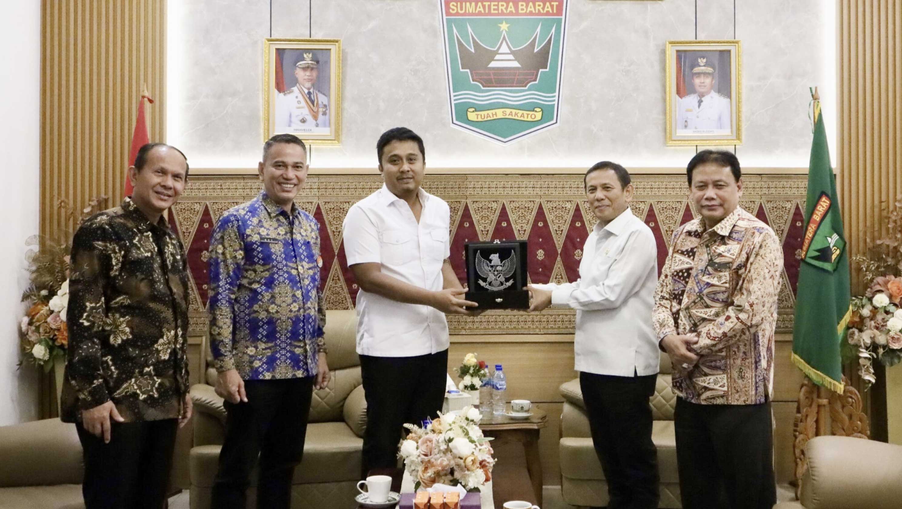 Tekankan Pentingnya Integritas Hakim, Pimpinan KY Audiensi dengan Pemprov Sumbar dan PT Padang