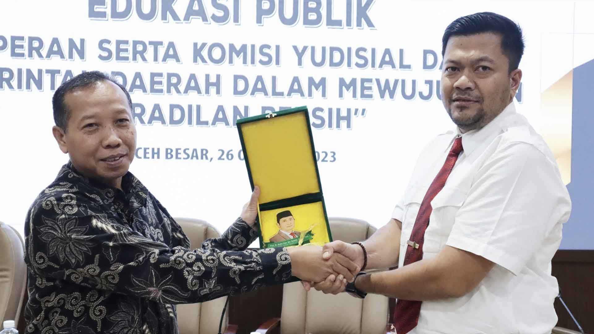 KY Jalankan Fungsi Menjaga dan Menegakkan Secara Seimbang