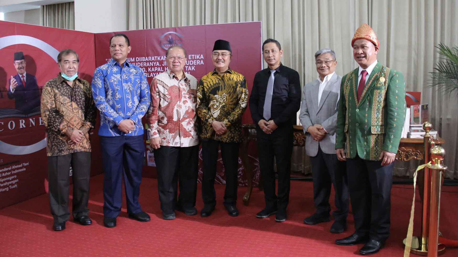 Ketua KY Apresiasi Peluncuran Jimly Book Corner Ketua KY Apresiasi Peluncuran Jimly Book Corner