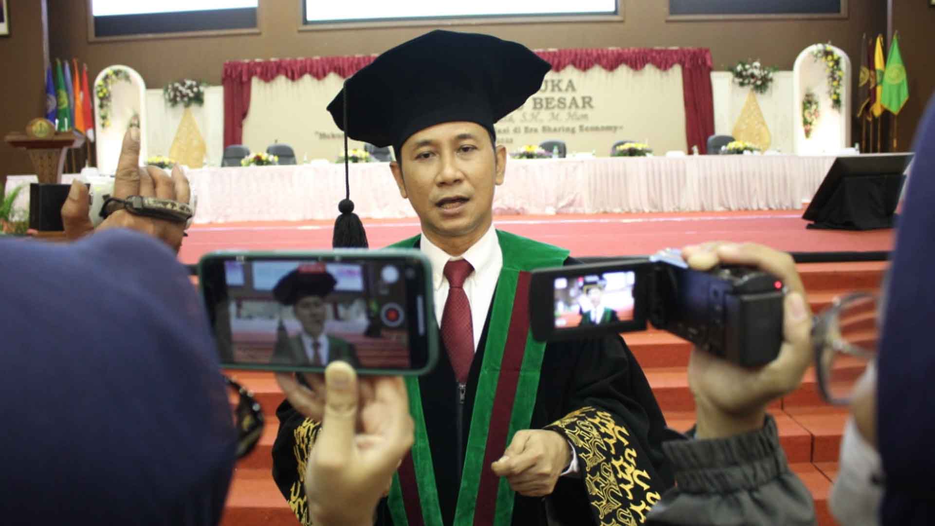 Ketua KY Dikukuhkan Sebagai Guru Besar Universitas Muhammadiyah Yogyakarta