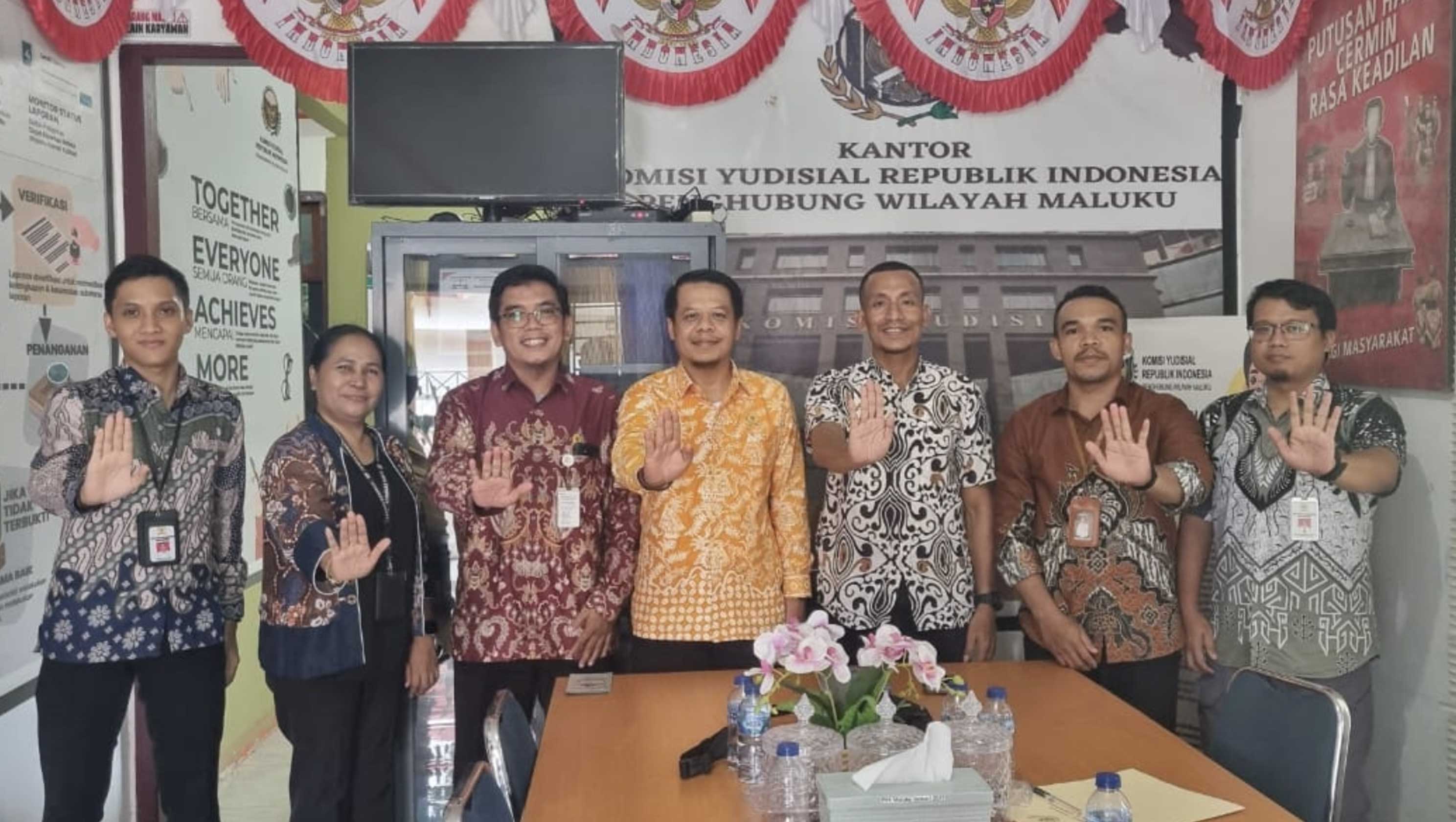 Penghubung KY Maluku Terima Kunjungan Komnas HAM Perwakilan Maluku Penghubung KY Maluku Terima Kunjungan Komnas HAM Perwakilan Maluku