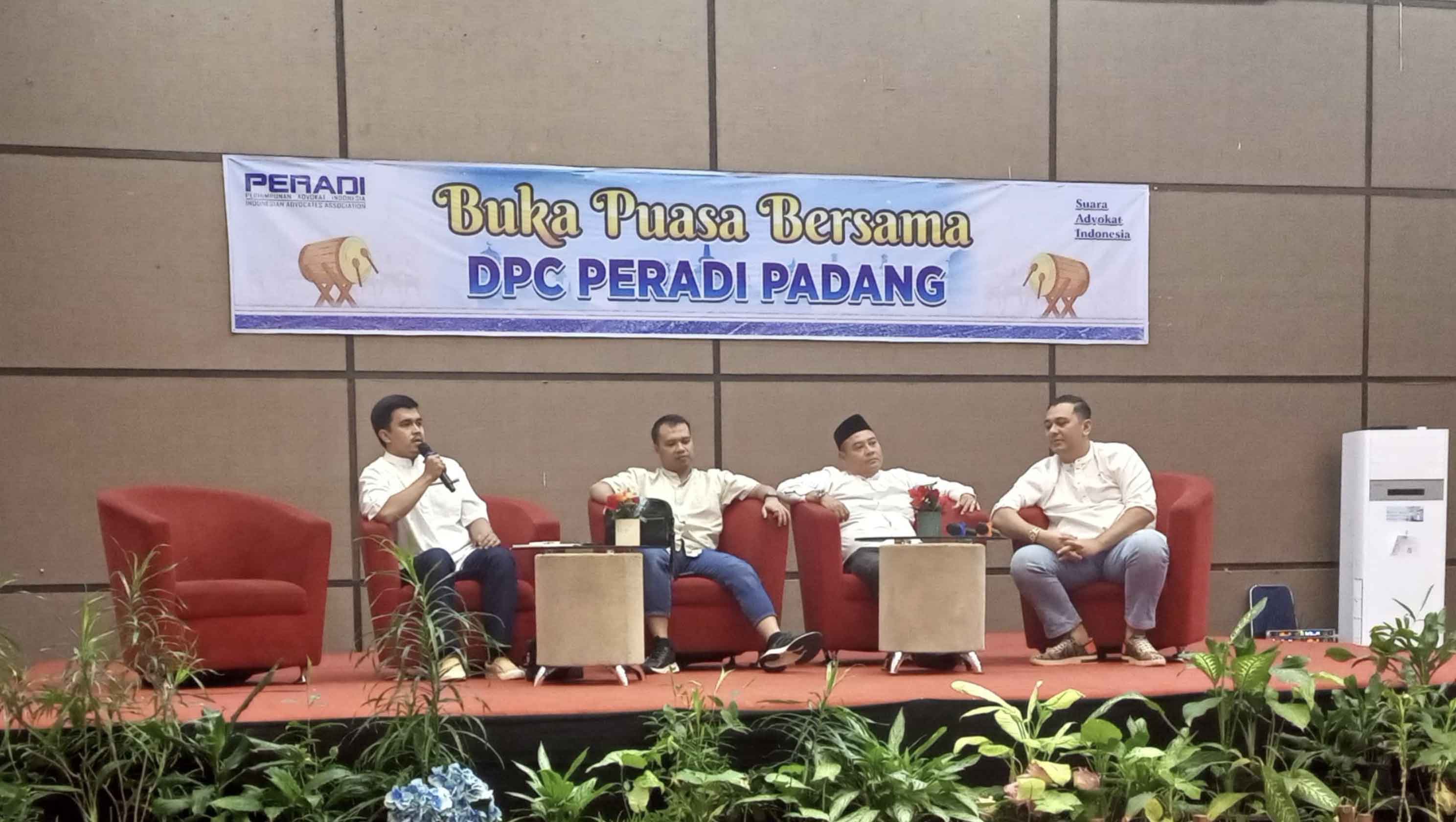 Penghubung KY Sumbar Jelaskan Tugas Advokasi Hakim kepada DPC Peradi SAI Padang Penghubung KY Sumbar Jelaskan Tugas Advokasi Hakim kepada DPC Peradi SAI Padang