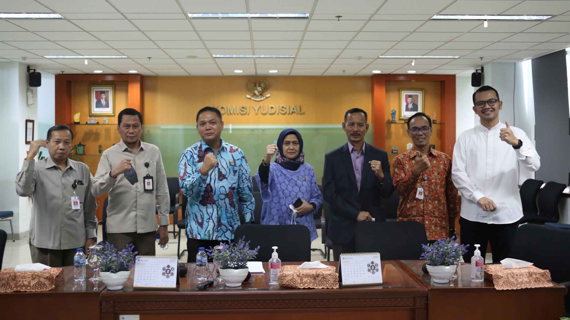KY Apresiasi Putusan MK yang Mempertegas Kewenangan KY dalam Seleksi Hakim ad hoc di MA sebagai Kepentingan Konstitusional KY Apresiasi Putusan MK yang Mempertegas Kewenangan KY dalam Seleksi Hakim ad hoc di MA sebagai Kepentingan Konstitusional